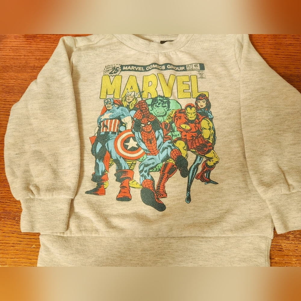 Toddler boys size 3t Marvel sweatshirt